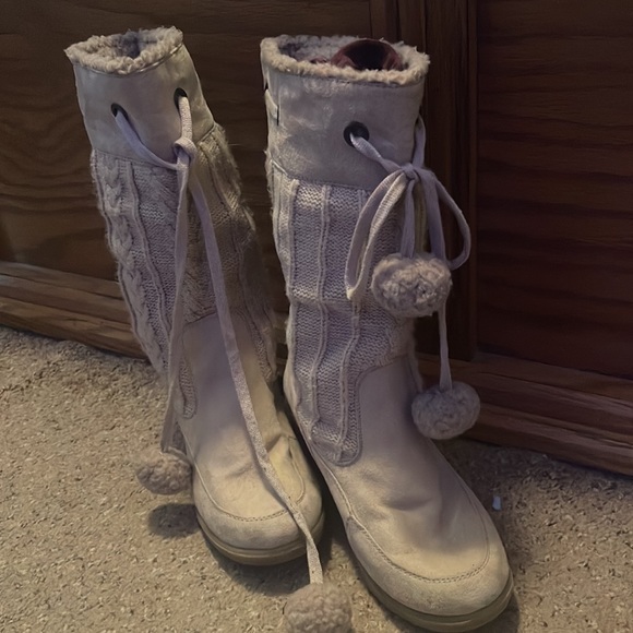 Boots - Picture 2 of 4